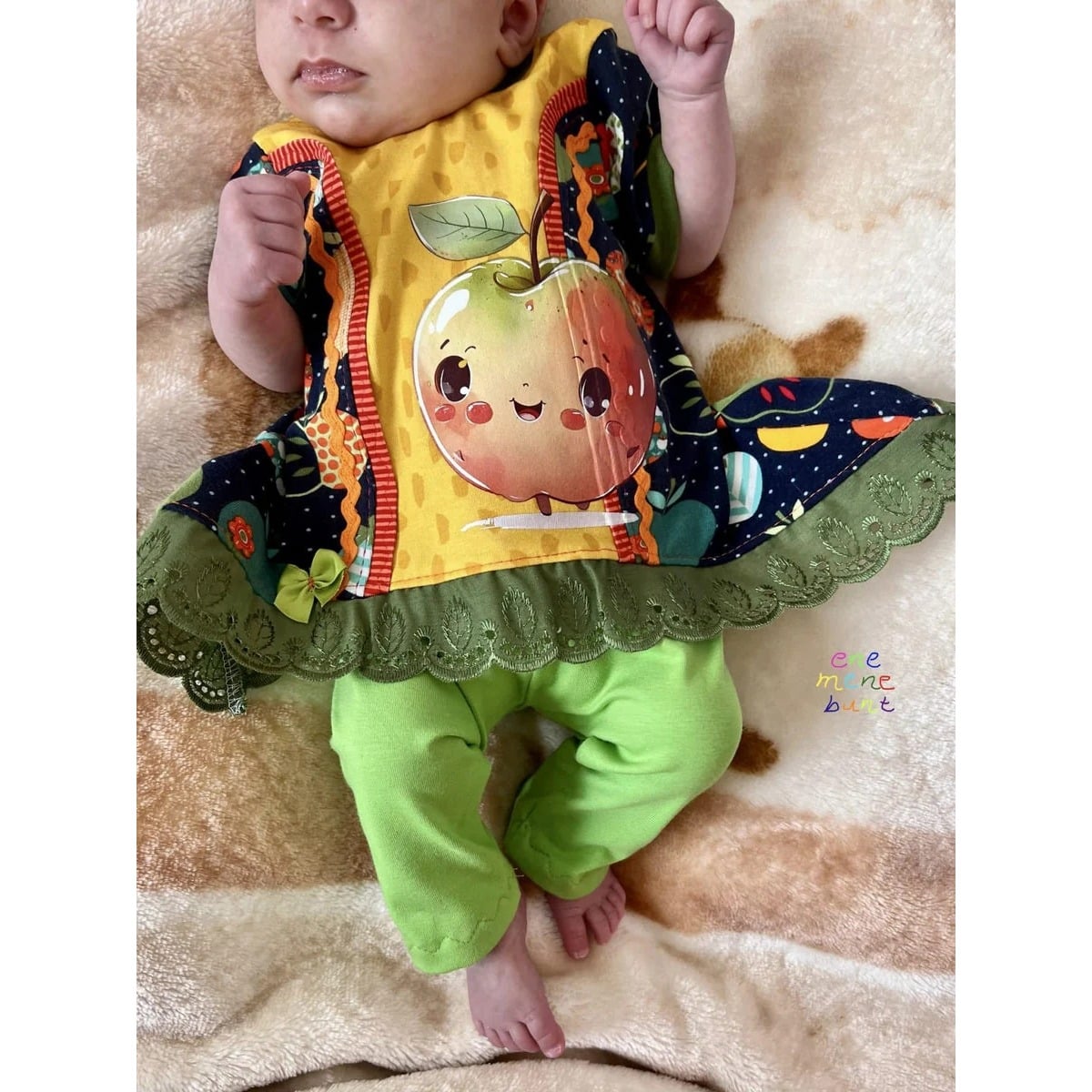 Sweet Tunika Kids Schnittmuster – gelbe Kindertunika mit Fuchs-Motiv und grüner Hose (genähtes Designbeispiel)