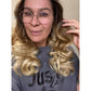 Locken-Ding Schnittmuster – Frau mit langen blonden Locken nach dem Tragen des Locken-Dings (genähtes Designbeispiel)
