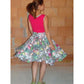 Sommerwunderkleid for me Schnittmuster – Frau im Sommerwunderkleid mit pinkem Oberteil, Rückansicht (genähtes Designbeispiel)