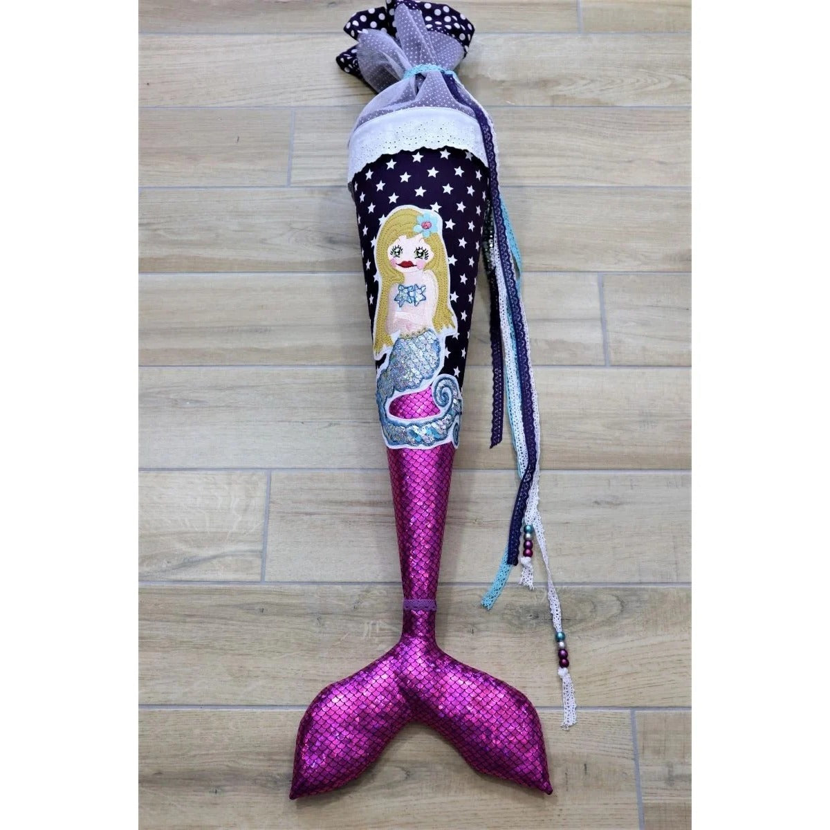 Schultüte mit Nixenflosse, Detailansicht