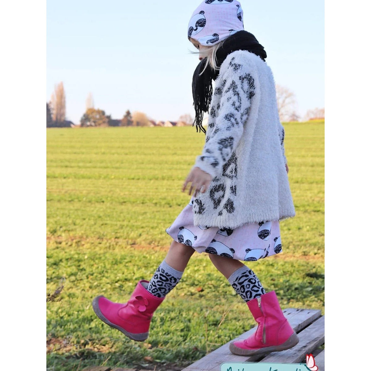 Ballonrock Plusterblume Schnittmuster – Ballonrock mit Panda-Print, kombiniert mit passender Kapuzenjacke