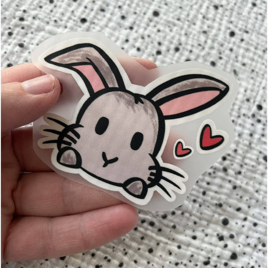 Bügelbild Hase mit Herz – Hasenkopf mit kleinen roten Herzen, in der Hand gehalten