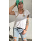 Bügelbild Love Letter auf weißem Shirt zu Jeans, Frau mit grüner Mütze (Beispielbild)
