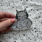 Bügelbild Music Cat Elsa klein – graue Katze mit Kopfhörern, in der Hand gehalten