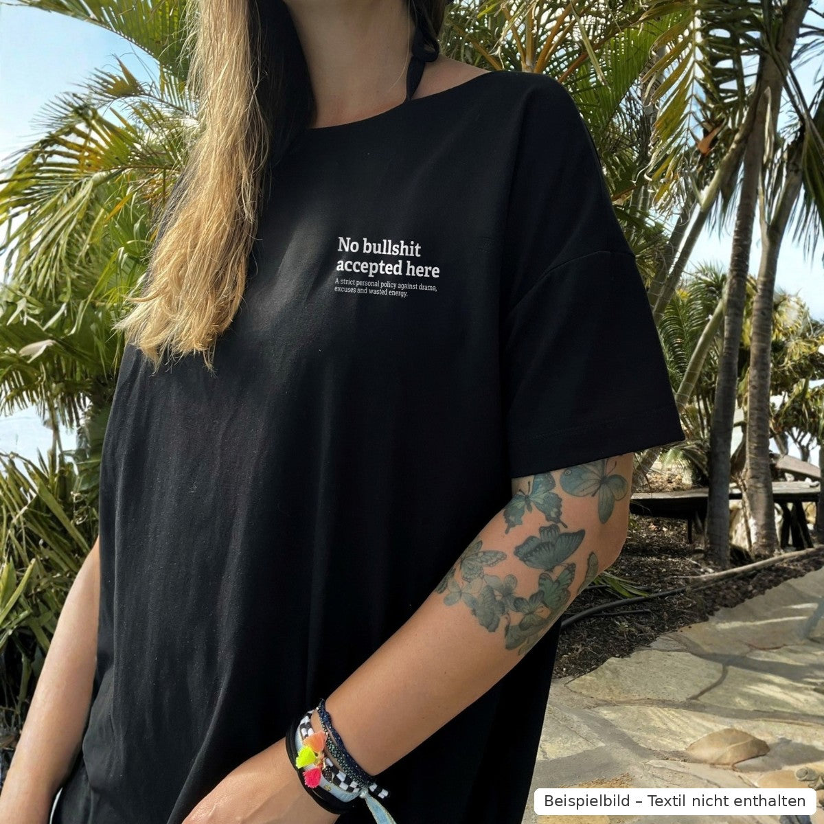 Bügelbild No bullshit accepted here klein in Weiß auf einem schwarzen Shirt (Beispielbild, Textil nicht enthalten)