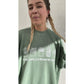 Bügelbild Plant Love Sukkulenten auf grünem Sweatshirt, Frau mit Zöpfen (Beispielbild)