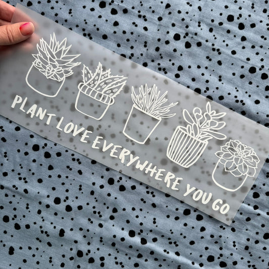 Bügelbild Plant Love Sukkulenten XXL in Weiß – Sukkulenten in Töpfen mit Schriftzug