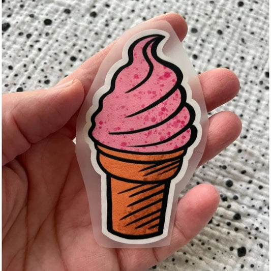 Bügelbild Softeis Mini – kleines rosa Softeis in der Waffel, in der Hand gehalten