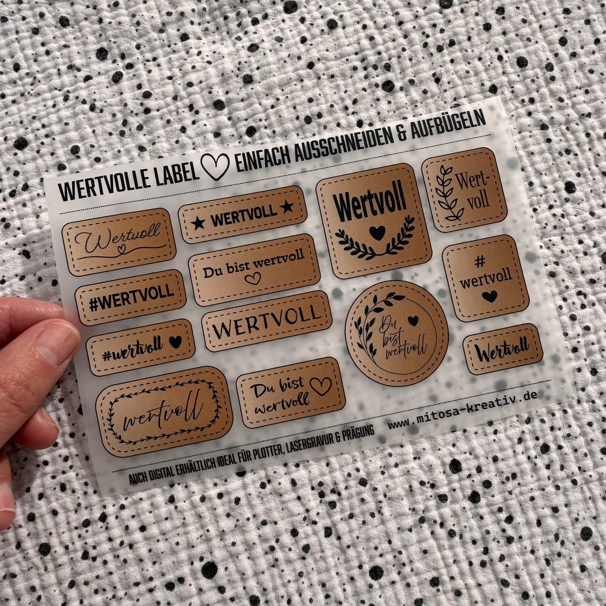 Bügelbild Wertvolle Label – Bogen mit 13 Labeln in Kunstleder-Optik wie Wertvoll, ★ WERTVOLL ★, #wertvoll und Du bist wertvoll, zum Ausschneiden und Aufbügeln