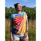 Frau im Family Shirt Damen mit buntem Sonnenstrahlen-Panel im Retro-Look mit gesäumten Halsausschnitt