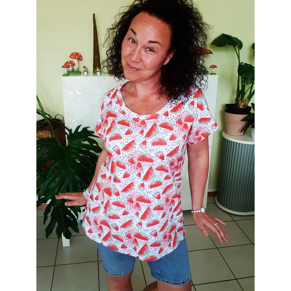 Frau im Family Shirt Damen mit sommerlichem Wassermelonen-Print