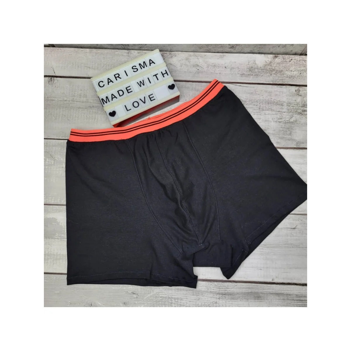 Herren Schlüppi Schnittmuster – schwarze Herren-Boxershorts mit rotem Bund (genähtes Designbeispiel)