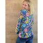 Miss Talia Schnittmuster Damen – Shirt mit großem Blumenmuster von der Seite, mit weitem Ärmel