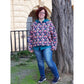 Oversized Pulli Schnittmuster Damen – bunter Pulli mit Blumenmuster und Kapuze, darunter ein petrolfarbenes Shirt