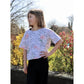 Oversized Pulli Schnittmuster Kinder – gestreiftes Shirt mit rosa Blütenprint und kurzen Ärmeln