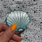 Patch Venusmuschel in Türkis mit Glitzer, in der Hand gehalten