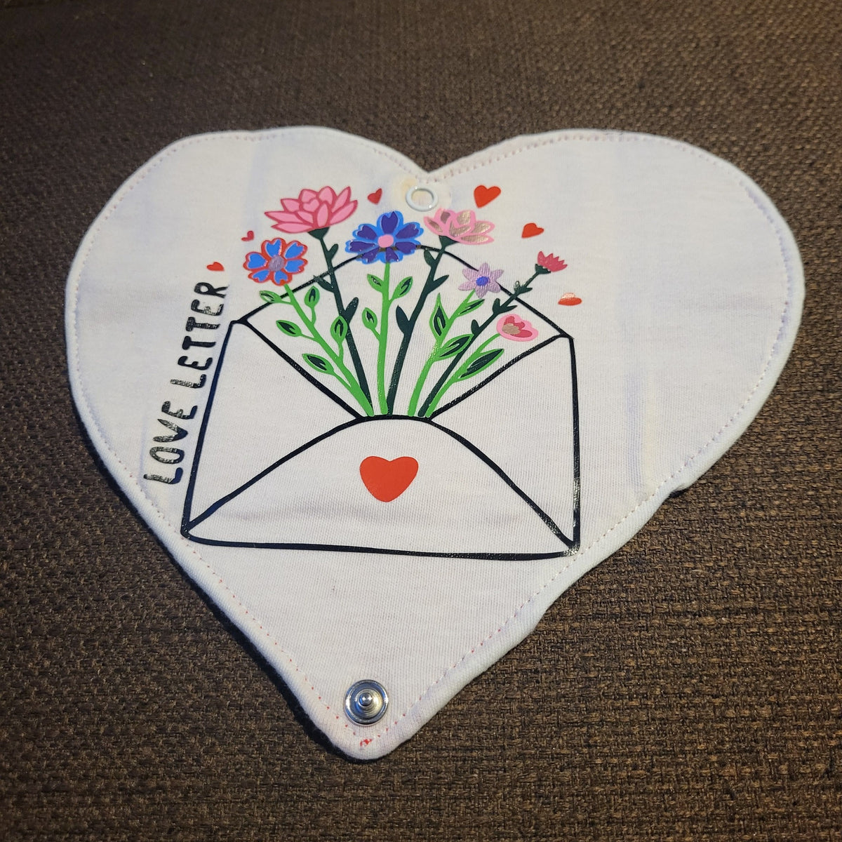 Plotterdatei Love Letters – herzförmiger Untersetzer mit „Love Letter“-Motiv