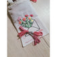 Plotterdatei Love Letters – Blumenstrauß-Motiv auf einem Beutel mit roter Schleife