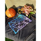 Plotterdatei Spooky Ghosts – dunkles Shirt mit vielen Geistern im Quadrat in blau-lila Farbverlaufsfolie, dekoriert mit Kürbis und Hortensie
