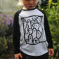Plotterdatei Spooky Ghosts – schwarz-weißes Raglan-Langarmshirt am Kind mit vielen Geistern im Quadrat, schwarze Flexfolie