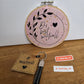Plotterdatei Wertvolle Label – Stickrahmen „Du bist wertvoll“, Glitzer-Schlüsselanhänger „# wertvoll“ und zwei Sticker „★ WERTVOLL ★“ in Orange und Weiß