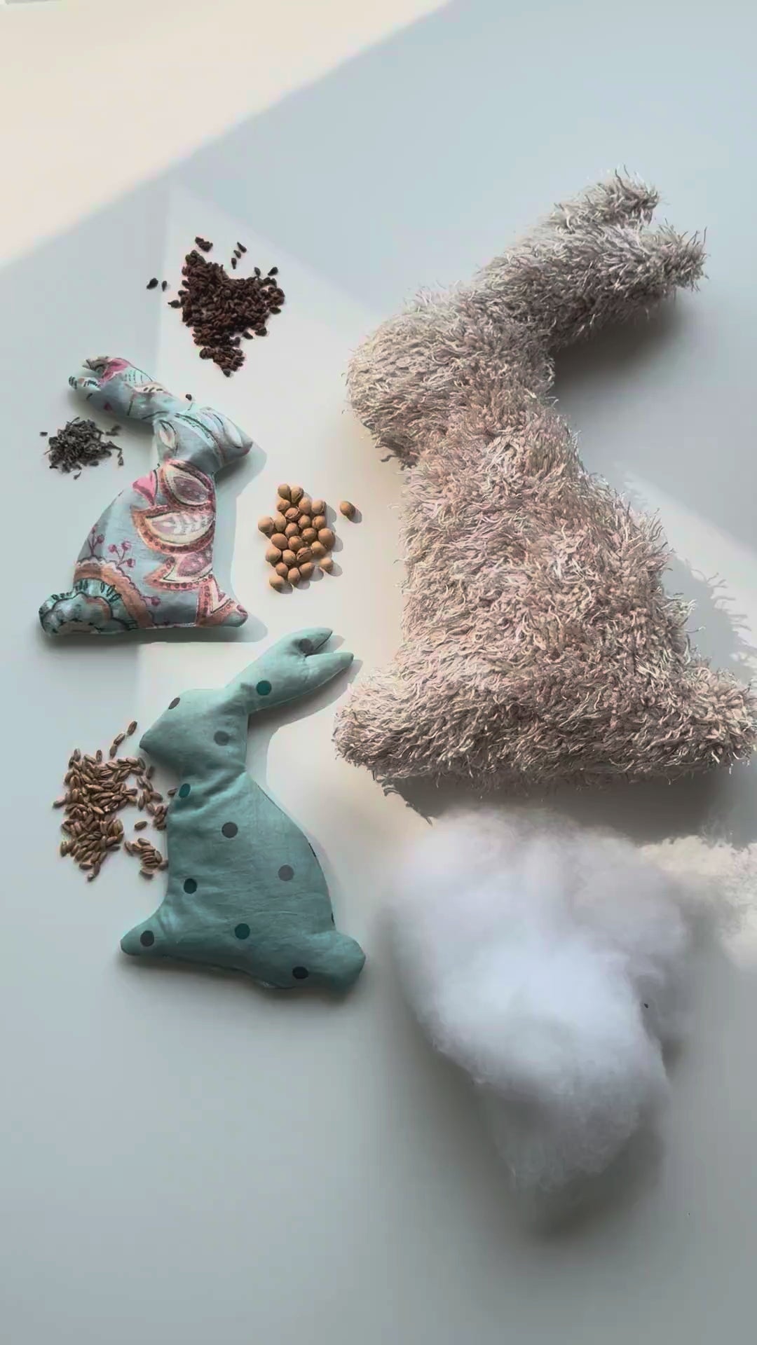 Hasensilhouette als Kuschelkissen und Körnerkissen genäht im Video