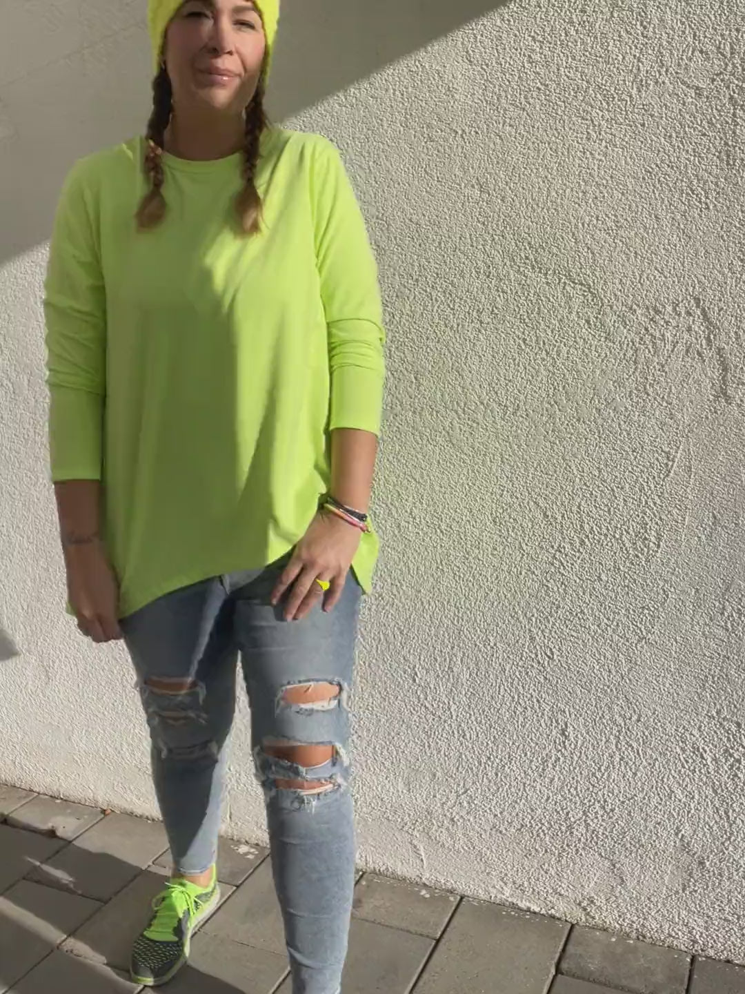Schößchenshirt Emmelie aus Neon-Jersey genäht im Video