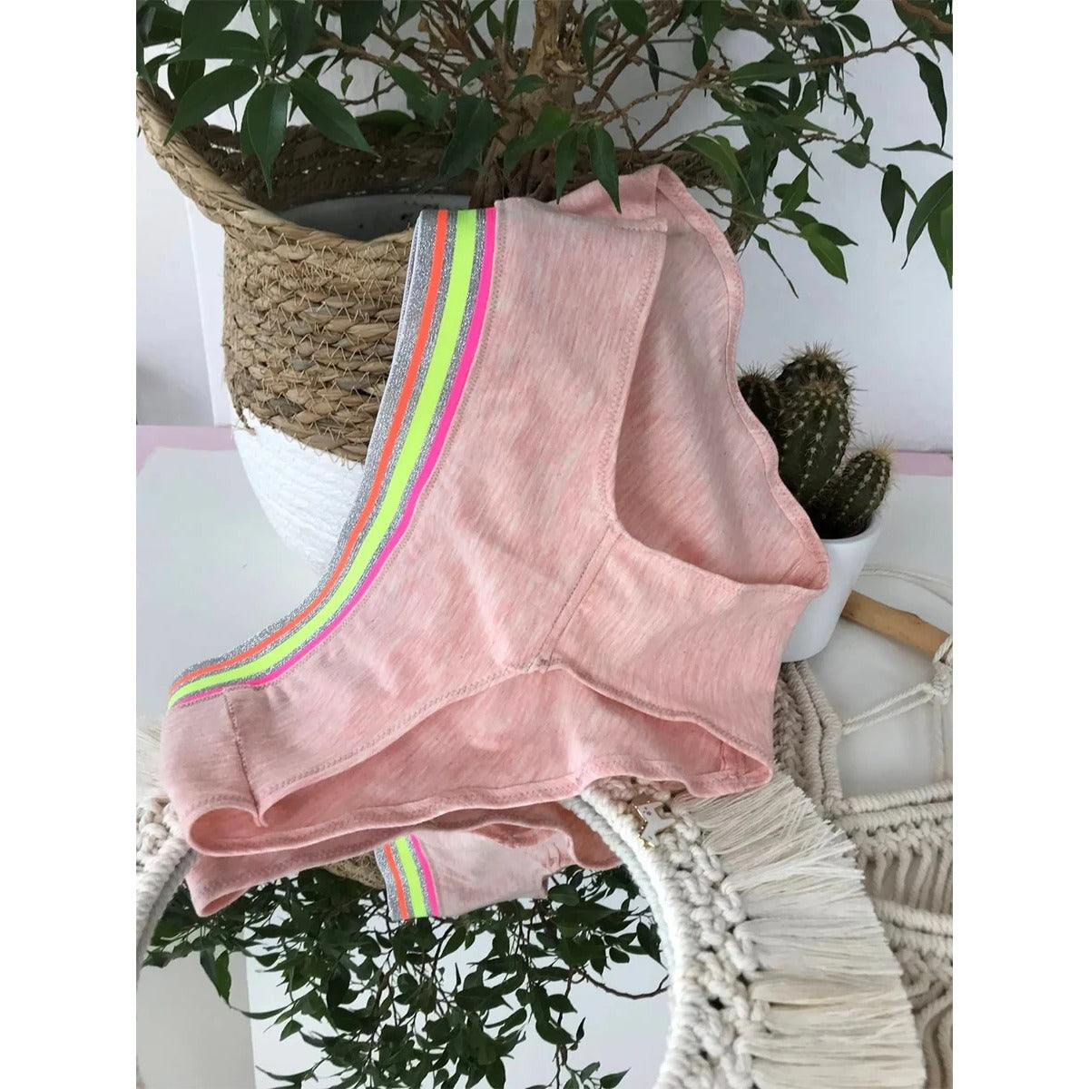 Damen Schlüppi Schnittmuster – rosa melierte Damen-Panty mit sichtbar angenähtem Neon-Glitzer-Streifenbund