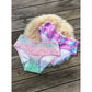 Damen Schlüppi Schnittmuster – zwei Damen-Pantys in pastelligem Glitzer-Verlauf und lila-türkisem Batik mit sichtbar angenähtem rosa Zierbund, Flatlay