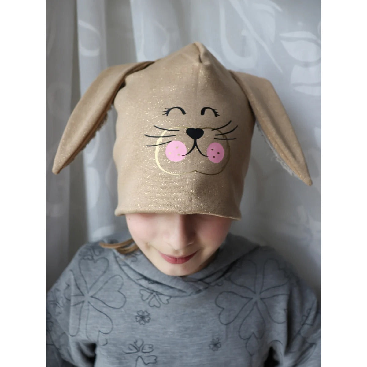 Teddy Shopper – Mütze mit Hasenohren und Hasengesicht als Partnerlook zum Freebook Beanie Bernie, umgesetzt mit der Applikations- und Plotterdatei des Teddy Shopper