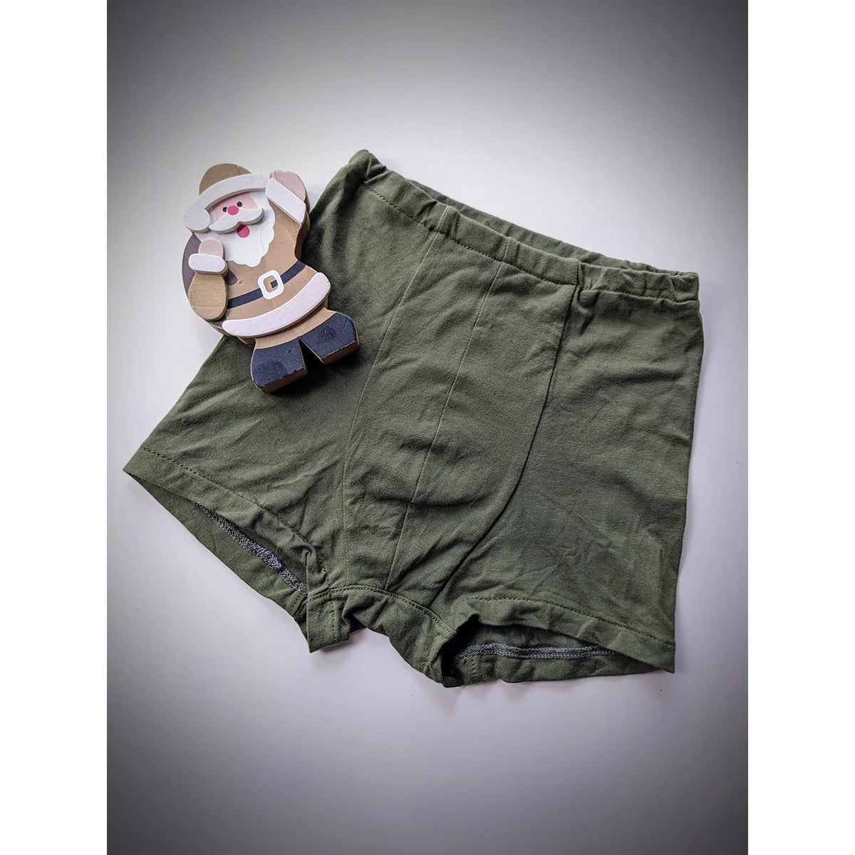 Herren Schlüppi Schnittmuster – olivgrüne Boxershorts aus einfarbigem Jersey mit eingeschlagenem, nicht sichtbarem Gummibund