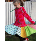 Lottchen Kinder als Hoodiekleid: Oberteil aus pinkem Apfelsweat, Rockteil aus vielen bunten Stoffstreifen im Patchwork – perfekte Resteverwertung, Mädchen dreht sich