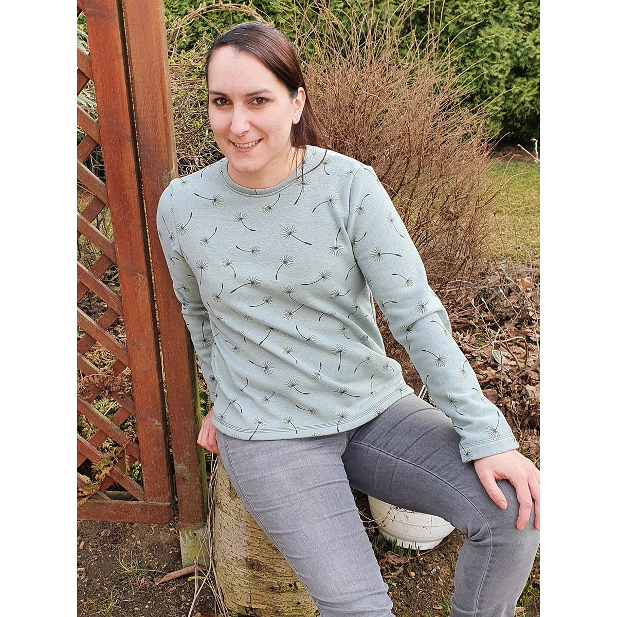 Miss Lottchen – hellgraues Langarmshirt mit Pusteblumen-Print