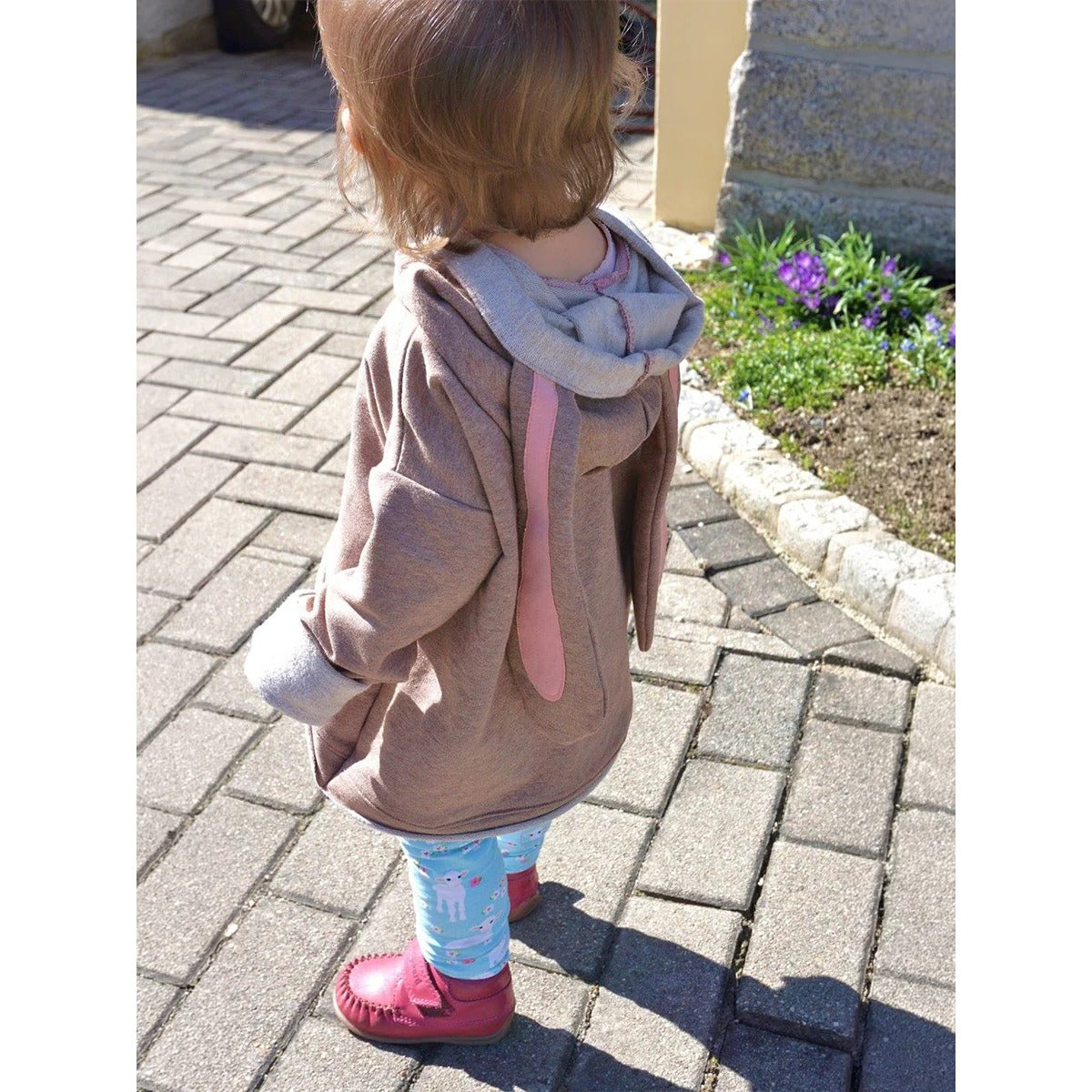 Shabby Asymmetrie Hoodie in Beige aus Sweat mit Hasenohren an der Kapuze (Add-on im eBook), Rückansicht, Kleinkind