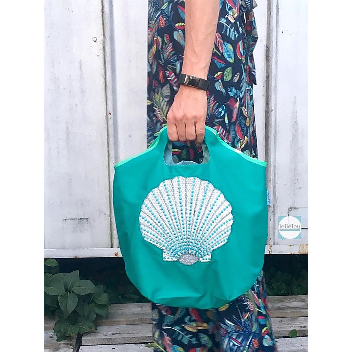 Stickdatei Muschel – türkise Tasche mit großer weißer Sternchen-Applikations-Muschel