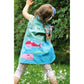 Stickdatei Walfamilie – türkises Punktekleid mit Blauwal in Pink, Narwal in Mint und Pottwal in Rosa als Applikationen