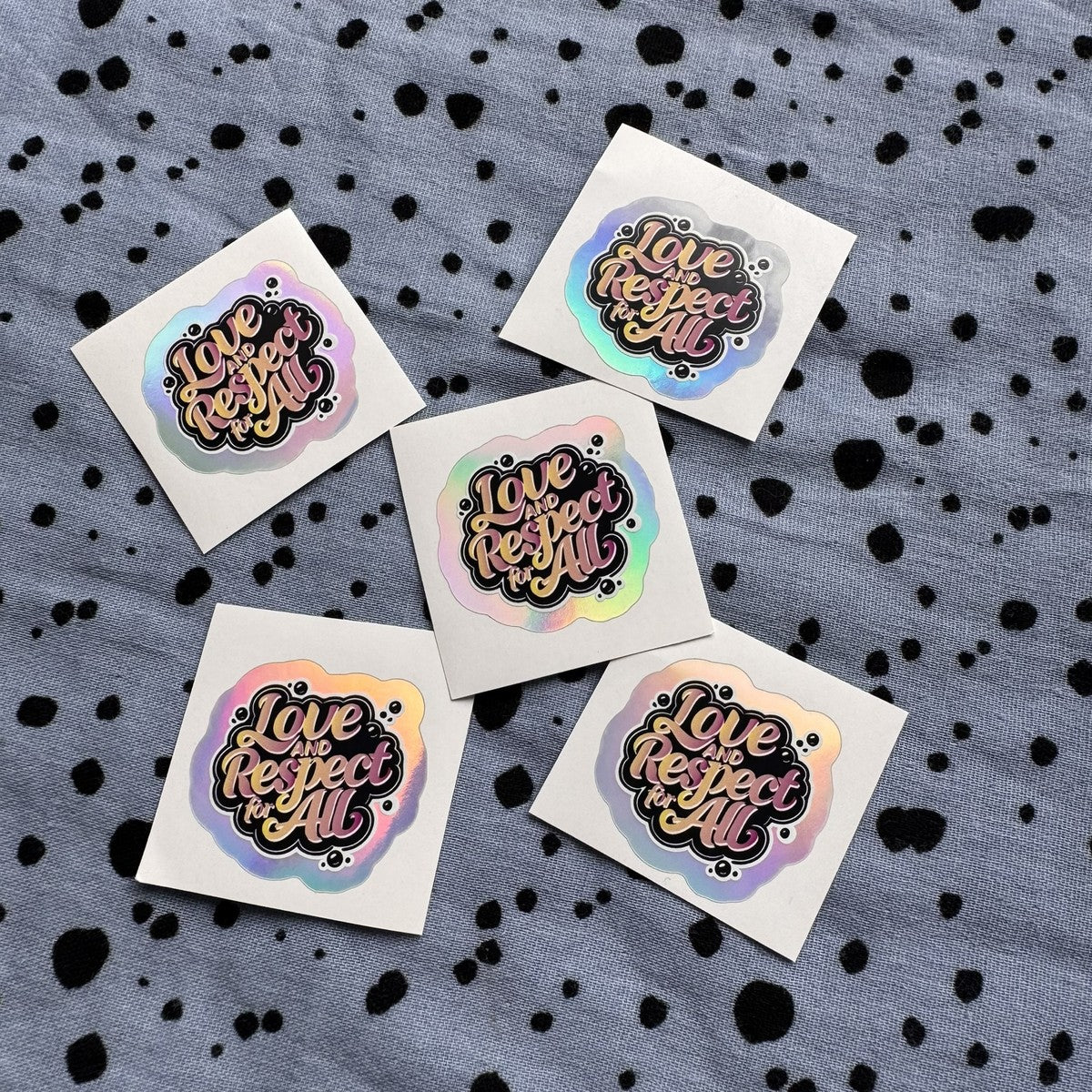 Fünf holografische Sticker Love and Respect for All im 5er-Set