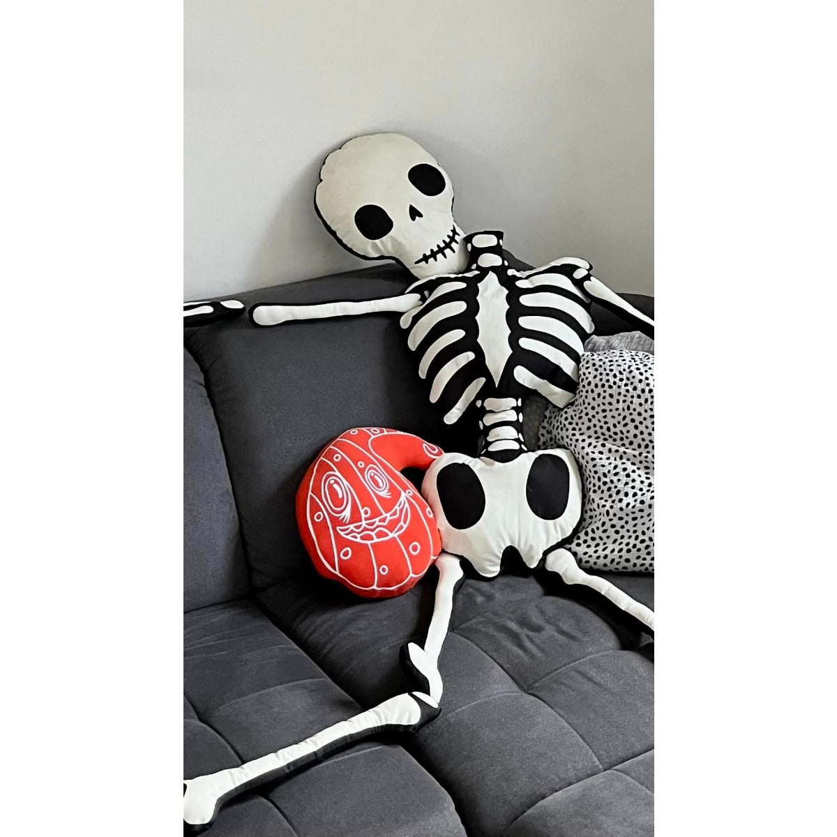 Plotterdatei Lottis Halloween Kürbisse – schwarzer Stoffbeutel mit Kürbis und dem Spruch „Ich bin ein kleines Kürbis-Kind und möchte Süßes, aber geschwind!“ in Neongelb
