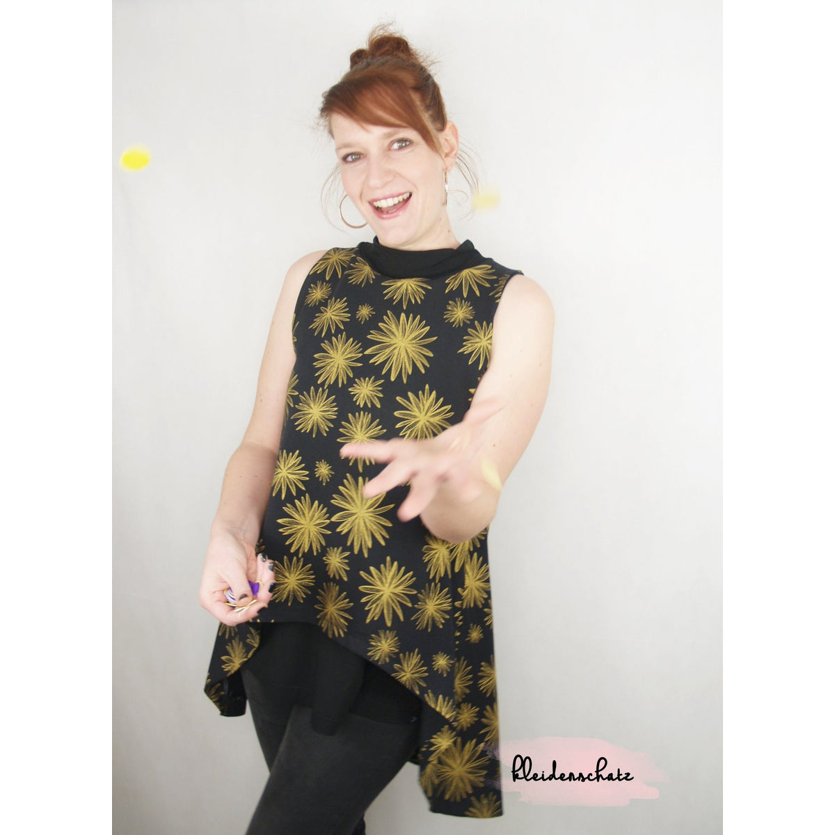 Two Layered Top Schnittmuster – schwarzes Top mit gelbem Blumenprint (genähtes Designbeispiel)