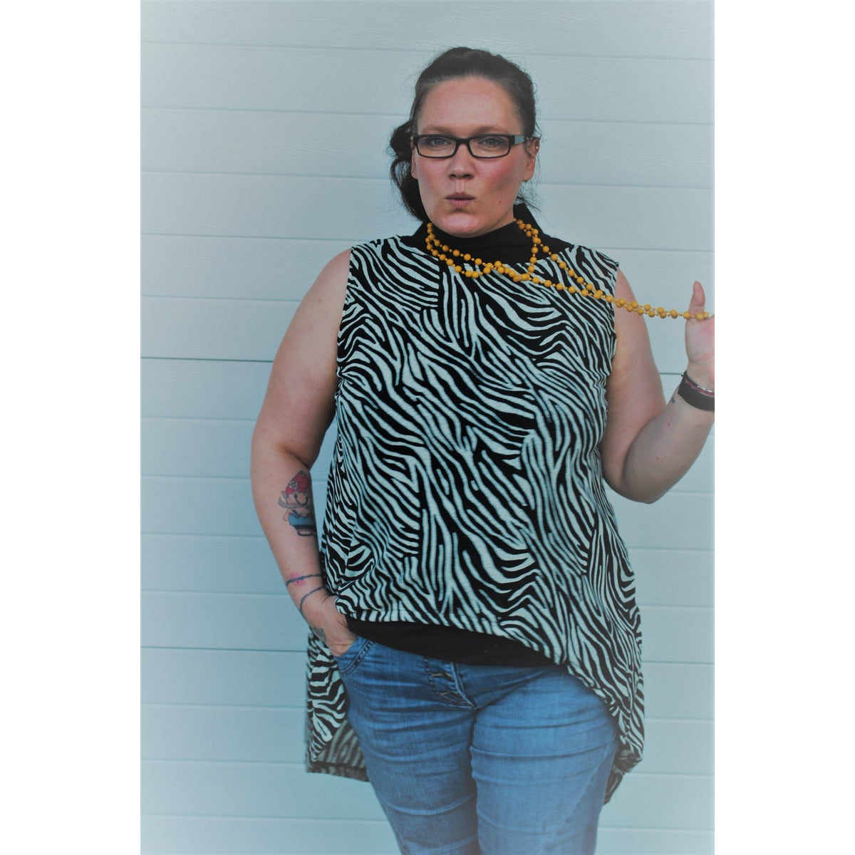 Two Layered Top Schnittmuster – Top mit Zebra-Print und Stehkragen (genähtes Designbeispiel)